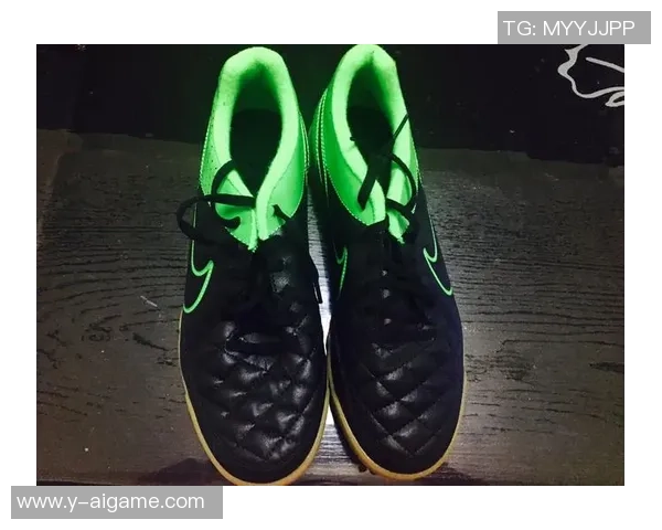 转让全新足球鞋多款选择适合各类场地和需求欢迎咨询了解更多信息